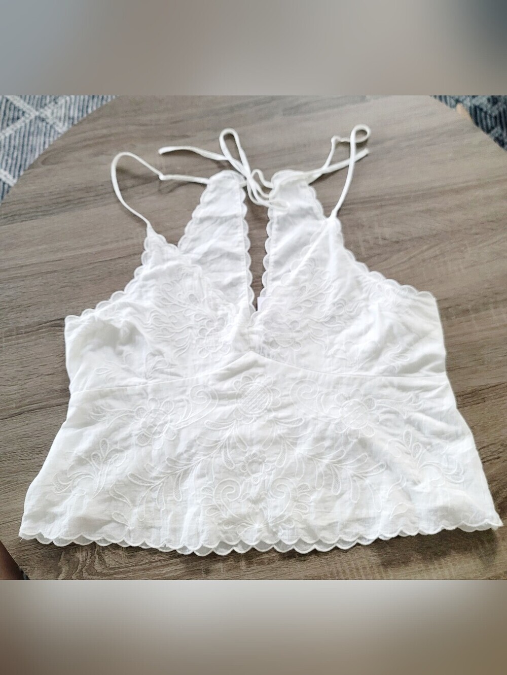 *NWT* American Eagle 100% Cotton V-Neck Embroidered Halter Top. Sz XL - Picture 2 of 7